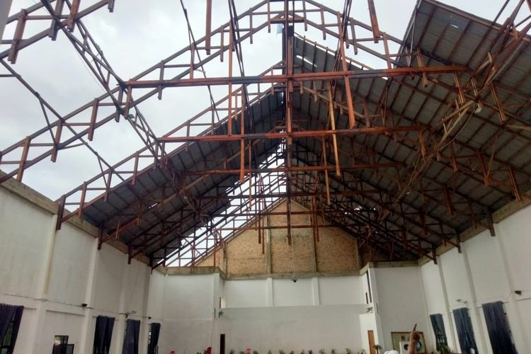 Hujan Angin Terbangkan Atap Bangunan di Krayan Nunukan, Gereja Hingga Puskesmas Rusak