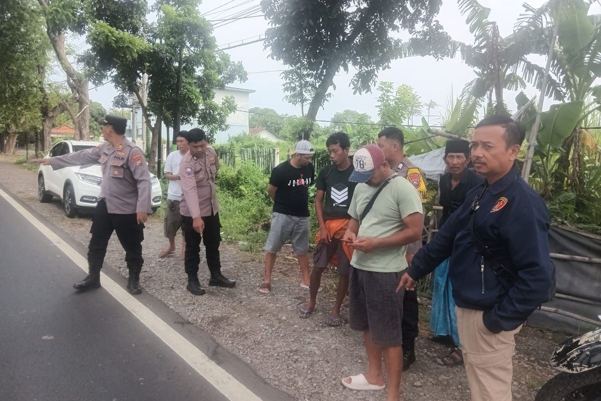Foto: Polres Situbondo saat olah TKP pembegalan di Jalan Pantura Situbondo Provinsi Jawa Timur.