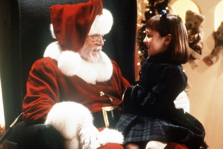 Richard Attenborough and Mara Wilson in Miracle on 34th Street (1994)