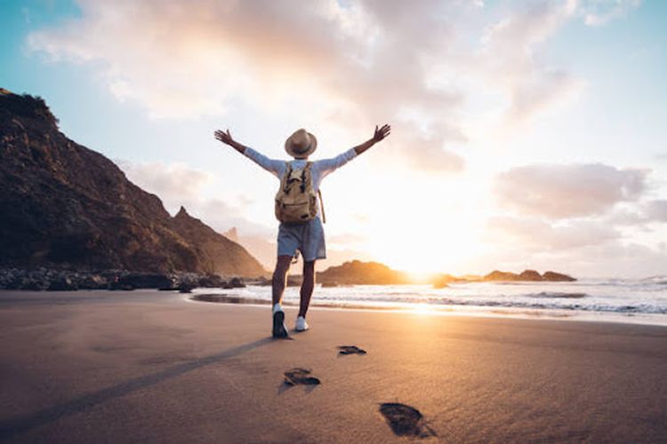 7 Outfit Ke Pantai Pria yang Simpel Tapi Keren dan Nyaman - Kompas.com