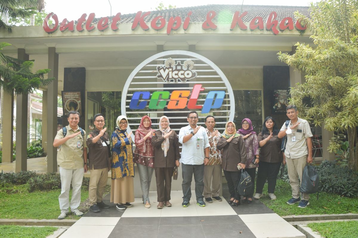 Direktur Perbenihan Perkebunan Gunawan dan jajarannya bersama Kepala Balai Besar Surabaya berkoordinasi dengan Pusat Penelitian Kopi dan Kakao Indonesia (Puslitkoka) serta meninjau pembibitan milik Puslitkoka.