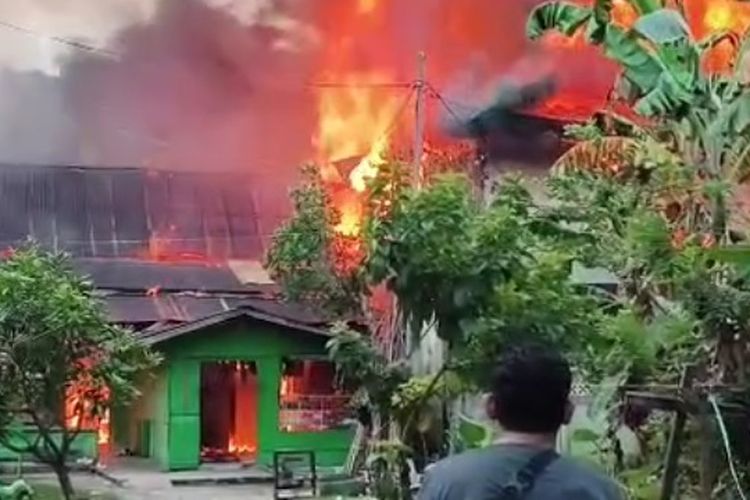 Diduga Dipicu Anak Bermain Korek Api, Dua Rumah di Kota Palopo Hangus Terbakar