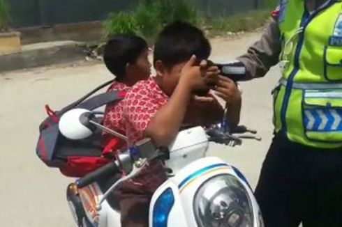 Ditilang, Bocah SD Menangis Sambil Mencium Tangan Polisi