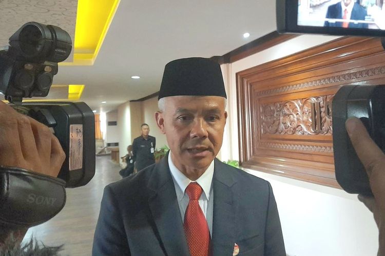 Gubernur Jawa Tengah (Jateng) Ganjar Pranowo usai menghadiri rapat paripurna DPRD Jateng, Senin (22/5/2023).