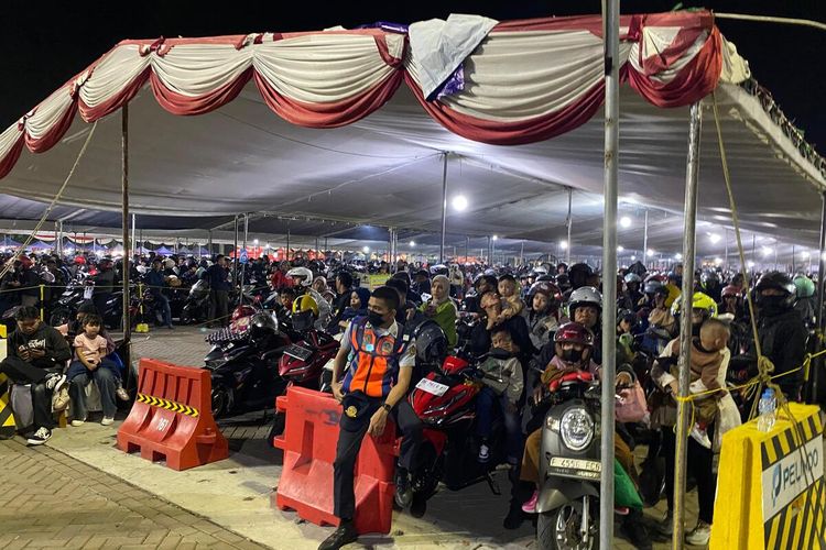 Puncak Arus Mudik di Ciwandan Mulai Hari Ini, 10.770 Penumpang Menyeberang ke Sumatera dalam 4 Jam