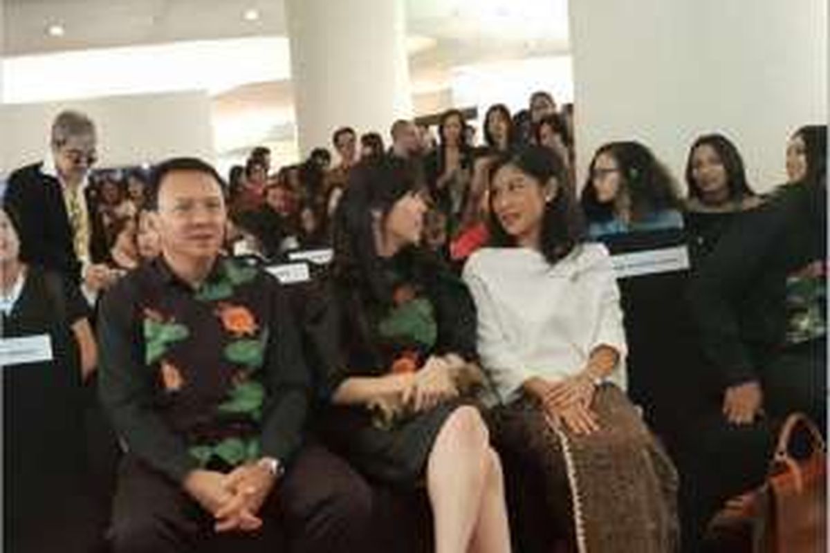 Gubernur DKI Jakarta Basuki Tjahaja Purnama atau Ahok unggah foto bareng dirinya bersama sang istri Veronica Tan dan artis peran Dian Sastro