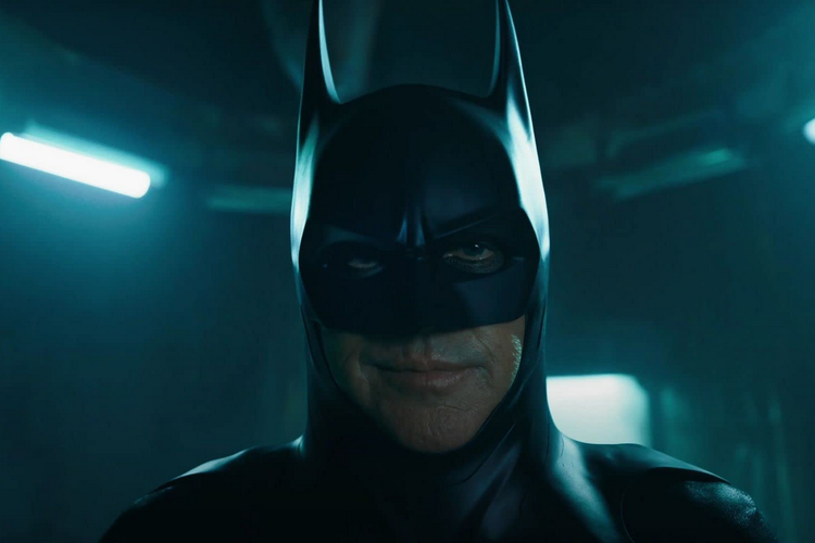 Aktor Michael Keaton sebagai Batman/Bruce Wayne dalam film The Flash.