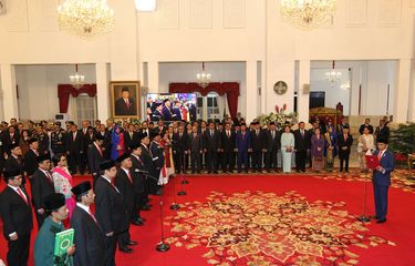 Presiden RI, Joko Widodo melantik menteri-menteri Kabinet Indonesia Maju dan pejabat setingkat menteri di Istana Negara, Jakarta, Rabu (23/10/2019).