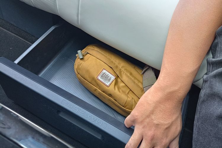 Tempat penyimpanan rahasia Geely EX5