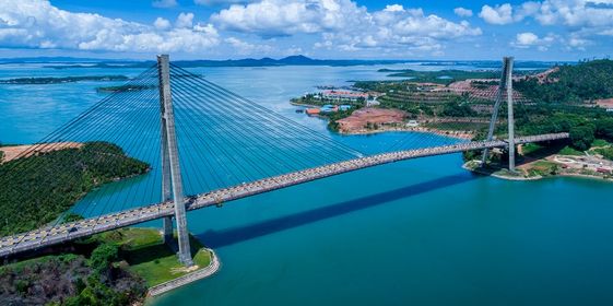 Jembatan gantung Tengku Fisabilillah/Jembatan Barelang di Provinsi Kepulauan Riau