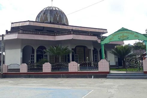 Dinding Masjid di Desa Sawai Retak Terdampak Gempa M 5,9 di Maluku Tengah