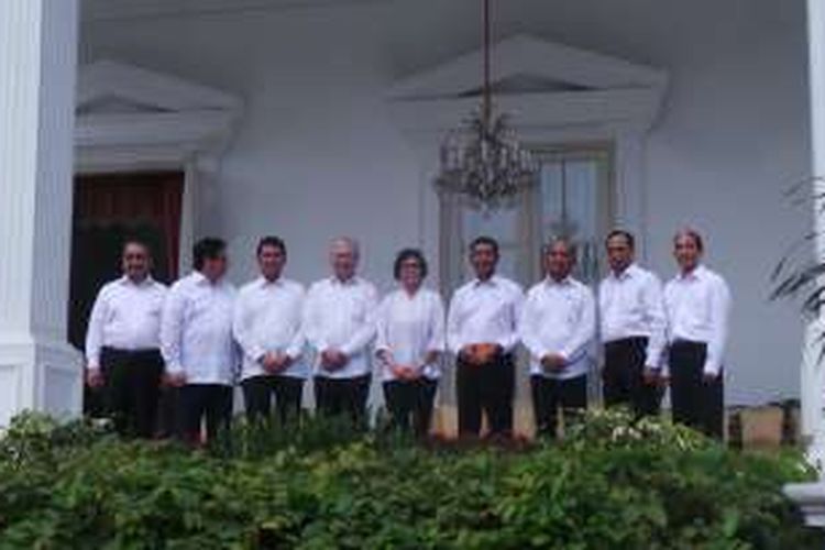 Sembilan mdnteri baru kabinet kerja yang diperkenallan Jokowi di Isfana Merdeka, Jakarta , Rabu (27/7/2016).