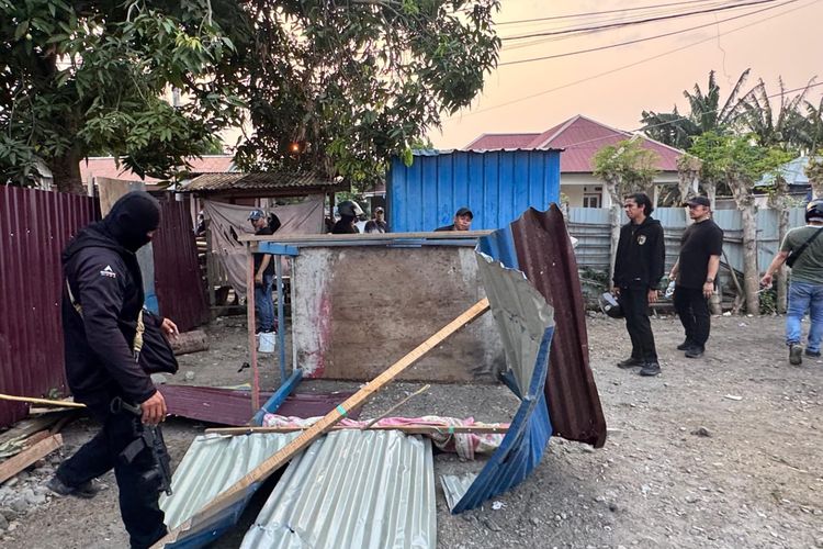 Polda Sulteng Gerebek Kampung Narkoba di Palu, Dapat Perlawanan lalu Balas Pakai Gas Air Mata