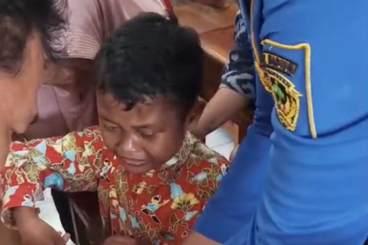 Jari Siswa Terjepit Lubang Meja, Guru Panggil Damkar, 21 Menit Berhasil Dievakuasi
