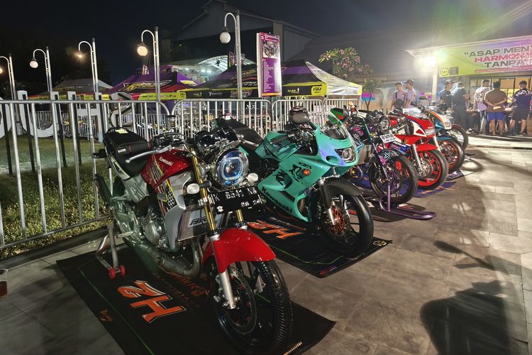 Motor 2-Tak di acara kontes modifikasi Harmony Smoke di Solo