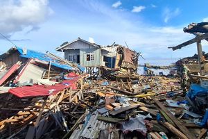 BREAKING NEWS! Bom Perang Dunia II Meledak, Puluhan Rumah Warga Rusak di Biak Numfor Papua
