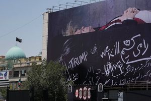 Iran di Ambang Kolaps, Beri Sinyal Kobarkan Perang Hadapi Tekanan AS