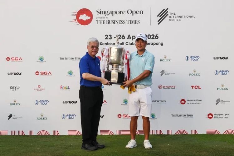 Berhasil Lewati Tekanan Usai Hujan, Pegolf Korea Selatan Ham Jeong-woo Juara Singapore Open