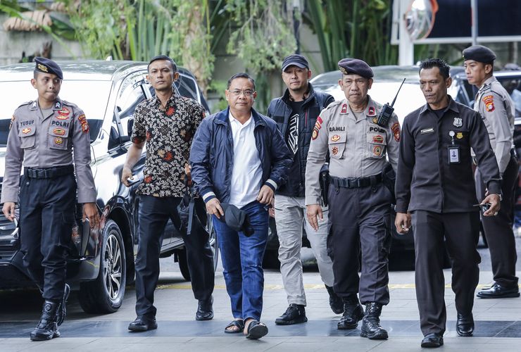 BERITA FOTO: Penangkapan Bupati Pati Sudewo dan Barang Buktinya