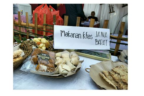 TPS di Depok Ini Sediakan Makanan Tradisional untuk Warga Pemilih