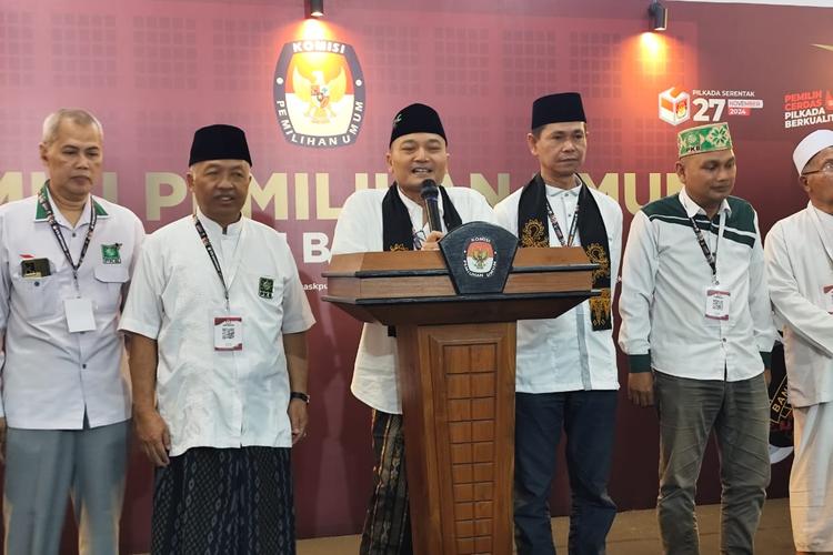 Gus Makki mengatakan setelah pulang dari kantor KPU, pihaknya akan berkunjung ke para sesepuh yang ada di Kabupaten Banyuwangi.