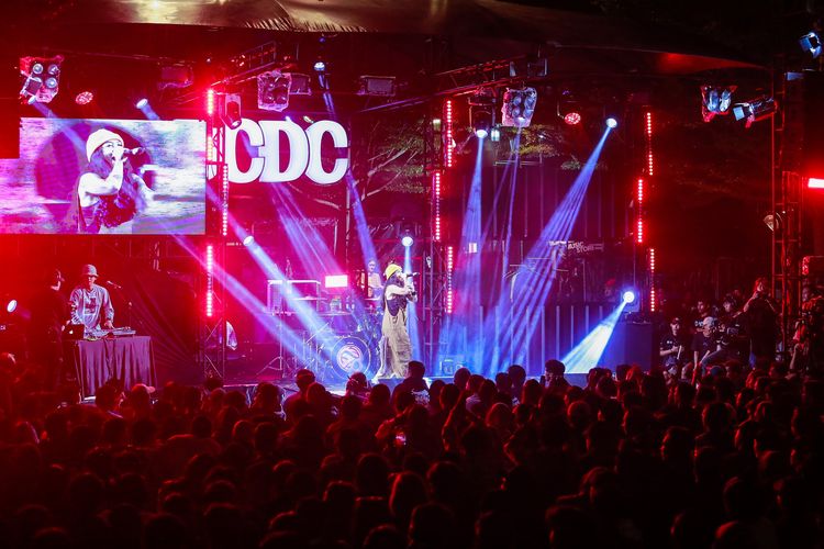 Rapper Yacko saat sedang tampil di salah satu kota penyelenggara DCDC Ngabuburit Extra 2024.