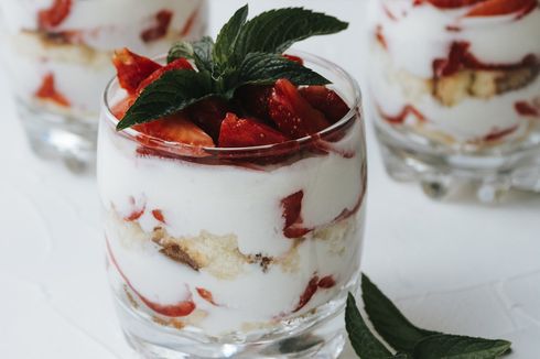 Resep Strawberry Trifle, Dessert Anti Ribet untuk Kado Valentine