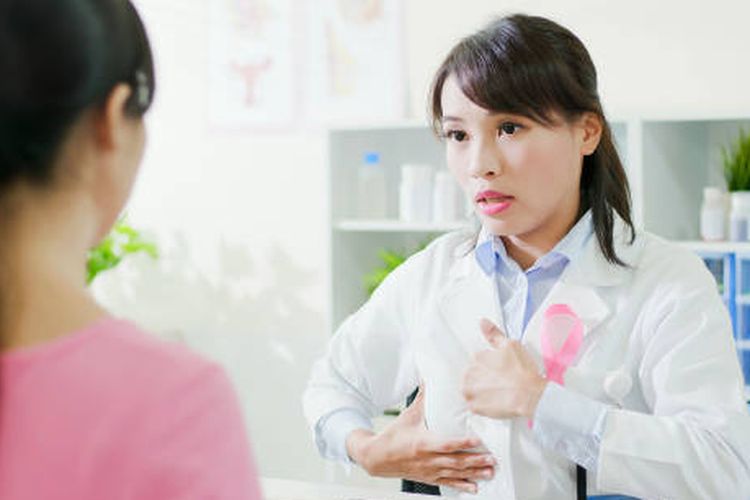 Kapan wanita boleh menjalani mammografi untuk mendeteksi kanker payudara? Simak penjelasan dokter berikut.