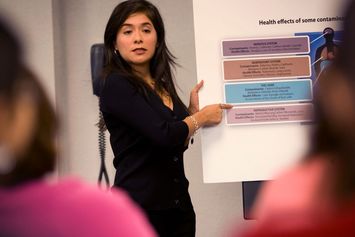 Ini Perbedaan Tujuan Public Speaking dengan Berbicara Biasa