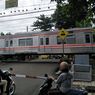Bahaya Nekat Terobos Perlintasan Kereta Api