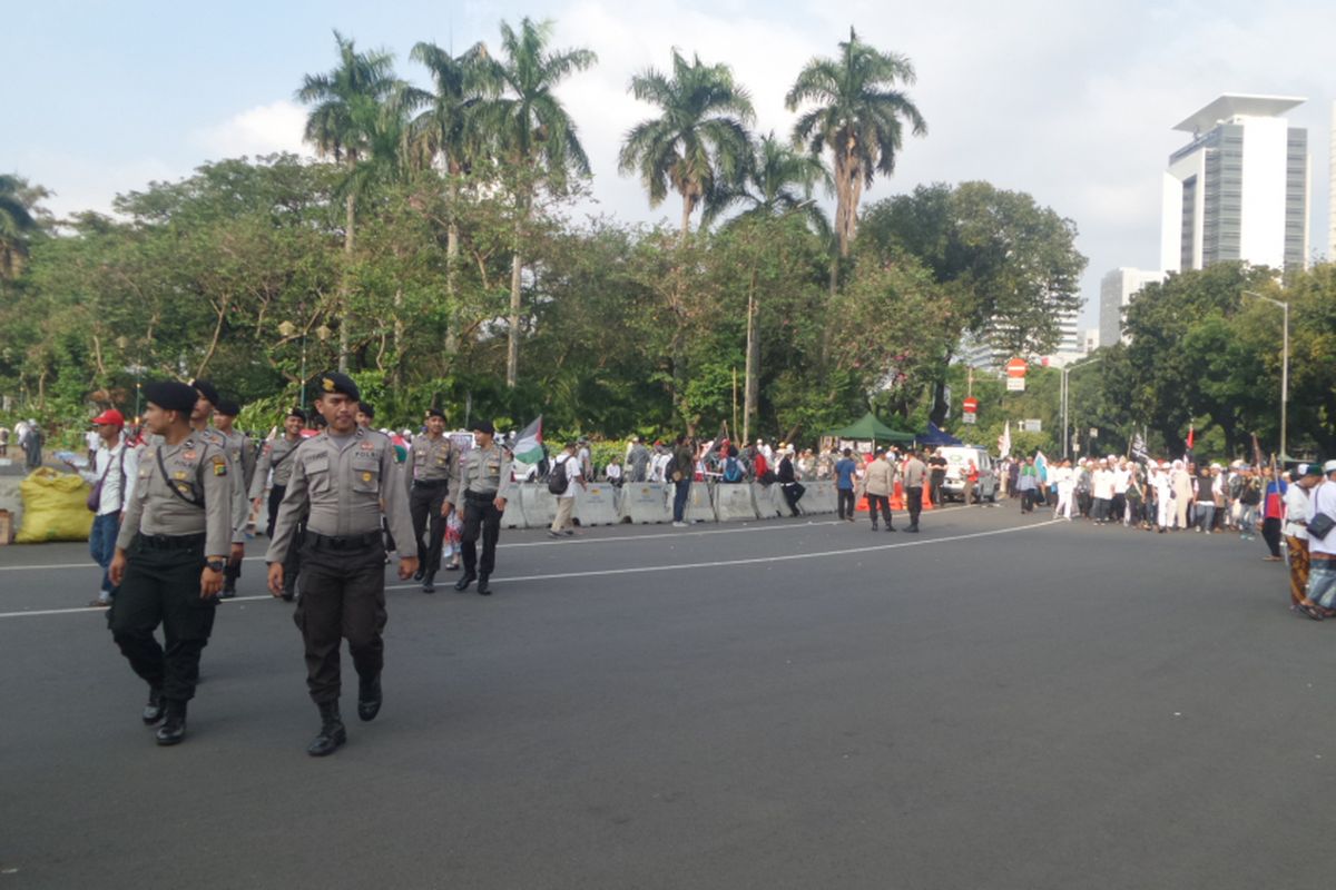 Massa aksi 287 membubarkan diri sekitr pukul 16.00 WIB, Jumat (28/7/2017)