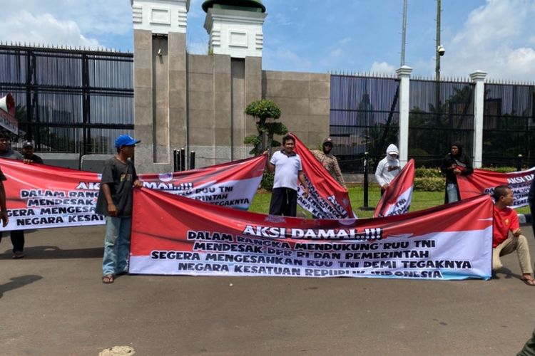 Ditanya Alasan Dukung RUU TNI, Massa Aksi: Disuruh Korlap