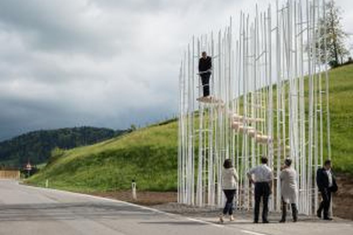 Krumbach, di Austria, memiliki tujuh halte bus istimewa. Halte-halte ini didesain oleh arsitek terkenal dunia, seperti Wang Shu, Sou Fujimoto, dan Smiljan Radic. Berbagai halte ini memang berukuran kecil dan sederhana, namun berhasil menarik perhatian publik ke kota kecil yang belum pernah terdengar namanya.