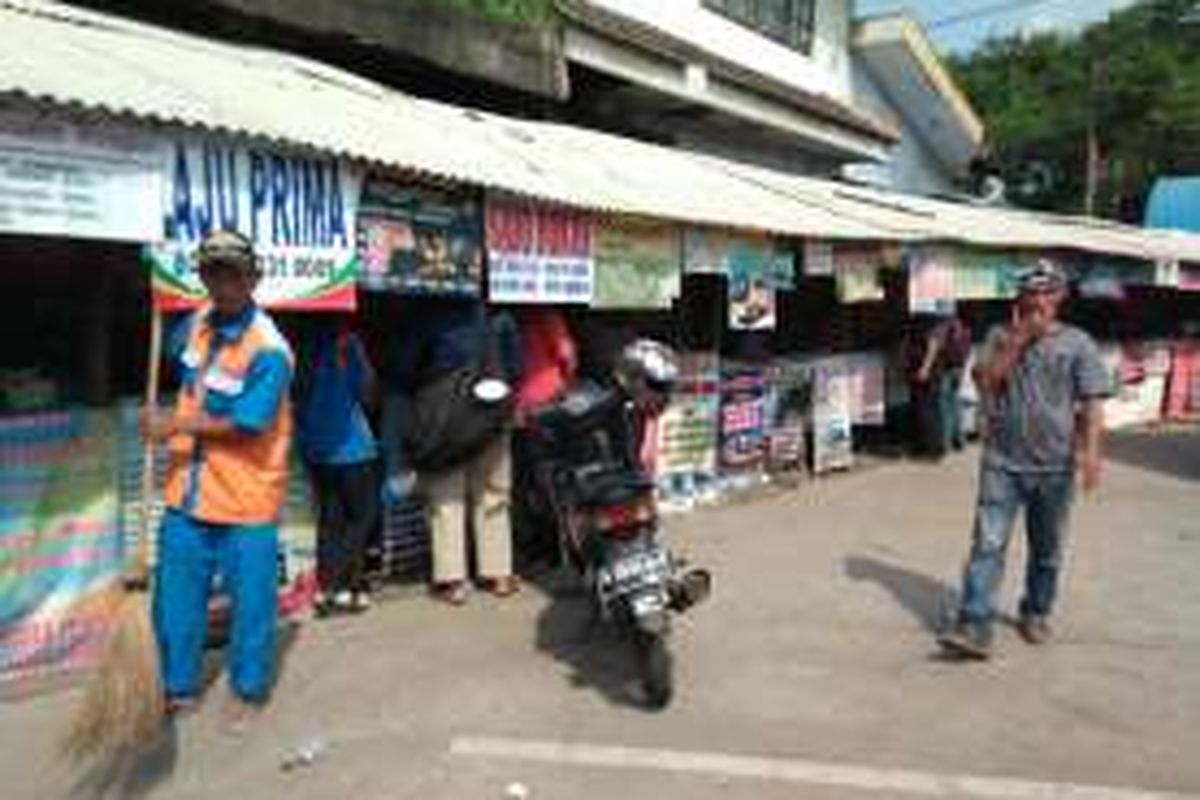 Loket pembelian karcis di Terminal Lebak Bulus, Jakarta Selatan setelah arus mudik berlalu, Senin (11/7/2016).