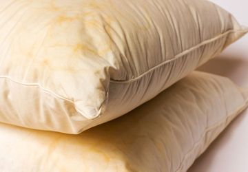 Mengapa Bantal Bisa Menguning dan Bagaimana Mengatasinya?