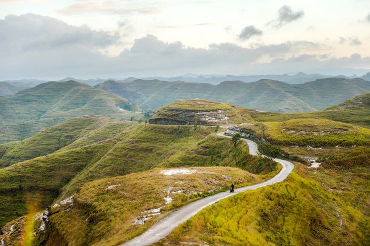 Ilustrasi wisata alam di Sumba, NTT.