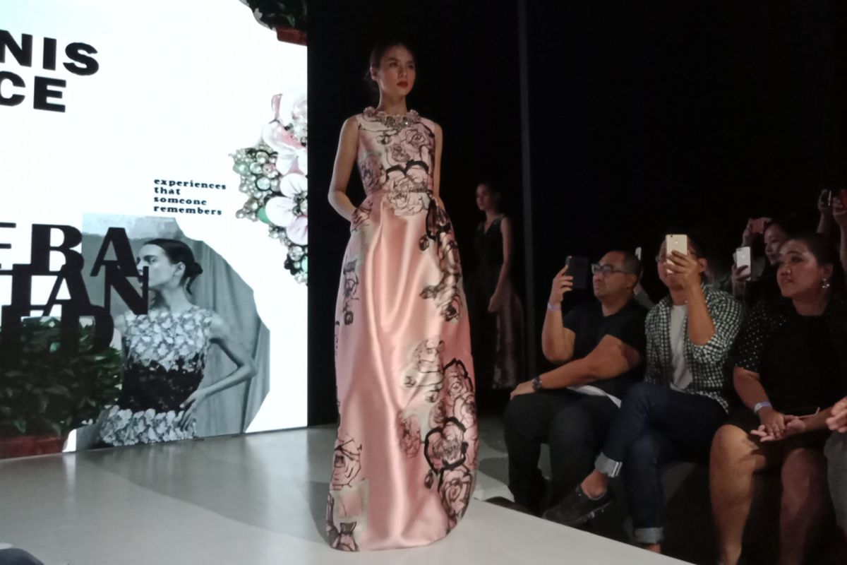 Koleksi Spring Summer 2018 SEBASTIANred yang diperagakan pada Plaza Indonesia Fashion Week (PIFW), Senin (19/3/2018) malam.