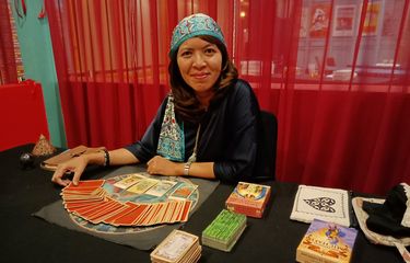 Sajian Musik hingga Fortune Teller Meriahkan Imlek di Grand Indonesia