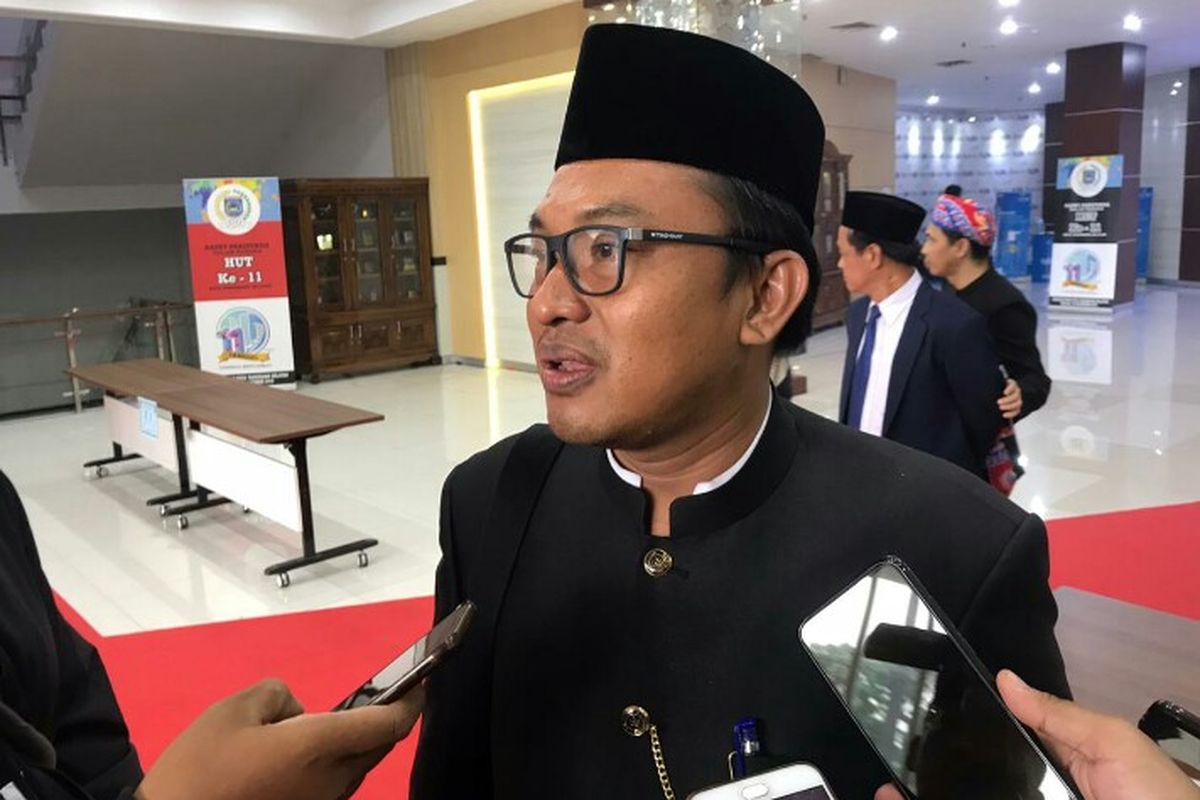 Plt Kepala Dinas Pekerjaan Umum Kota Tangerang Selatan, Haris Kurniawan mengatakan sempat terhentinya proses perbaikan jembatan di Bambu Apus, Ciputat Tangsel karena menunggu keringnya semen dalam pembuatan pondasi. 