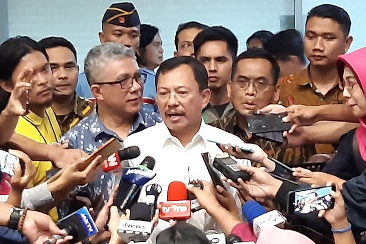 Menteri Kesehatan Republik Indonesia Terawan Agus Putranto di DPR RI.