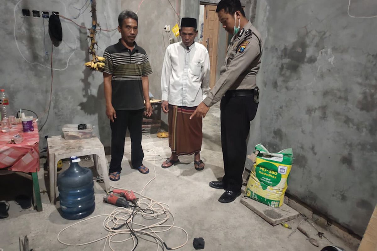 Polisi menunjukkan alat bor dan kabel yang membuat korban meninggal dunia, usai tersengat aliran listrik pada Rabu (31/8/2022).