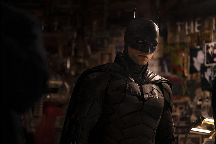 Aktor Robert Pattinson berperan sebagai Bruce Wayne atau Batman dalam film The Batman arahan sutradara Matt Reeves.