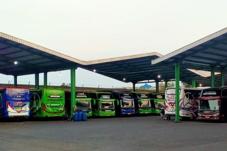 Pengusaha Otobus di Pasuruan juga memilih mengheningkan bus selama perjalanan karena tidak mau berspekulasi munculnya tagihan royalti musik dari Lembaga Menejemen Kolektif Nasional (LMKN), Kamis (21/08/2025) 