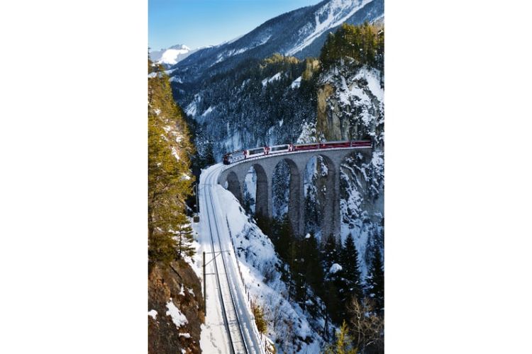 Salah satu kawasan yang dilewati kereta api Albula 