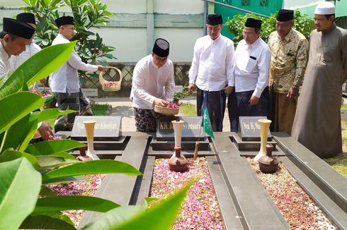 Kunjungi Pesantren di Jombang, Anies Ziarah ke Makam Kakek dan Ayah Muhaimin