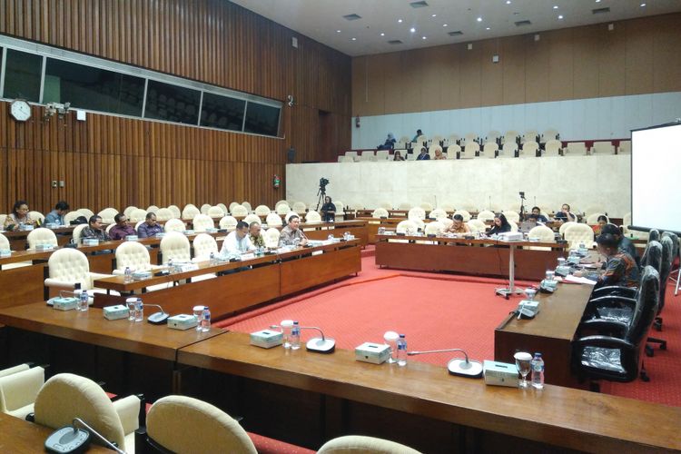 Rapat Dengar Pendapat Umum (RDPU) Pansus Angket Komisi Pemberantasan Korupsi (KPK) dengan sejumlah asosiasi pemerintah dan asosiasi dewan di Kompleks Parlemen Senayan, Jakarta, Rabu (30/8/2017).