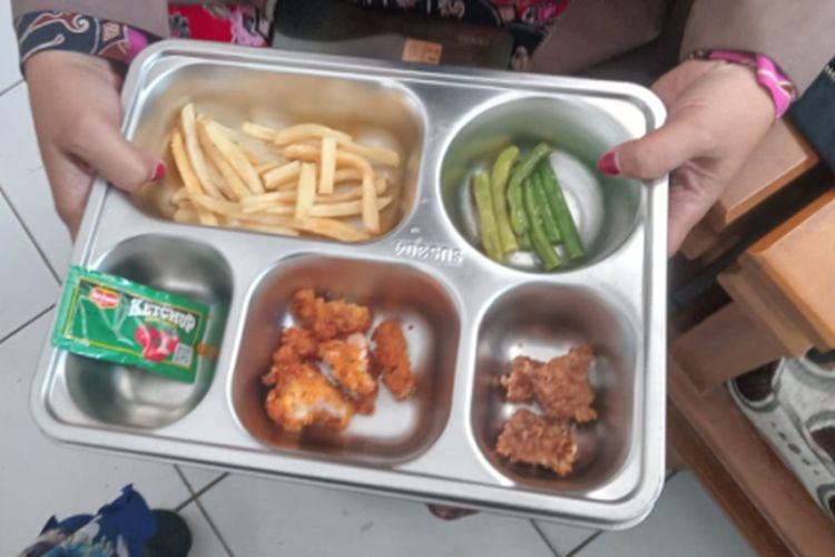 Menu MBG yang disantap murid sekolah dasar di Kabupaten Cianjur, Jawa Barat yang diduga menjadi penyebab keracunan yang menimpa 30 siswa SDN Taruna Bakti