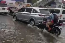 Cerita Adi Motor Sering Rusak dan Berkarat karena Nekat Terjang Banjir di Semarang