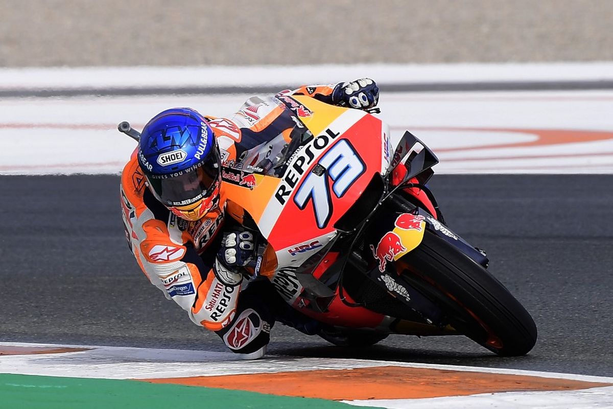 Alex Marquez saat berlaga di MotoGP Eropa. (Photo by JOSE JORDAN / AFP)