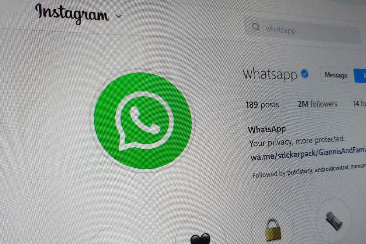 Pengguna WhatsApp di Indonesia membanjiri kolom komentar akun resmi WhatsApp di Instagram karena WA down.